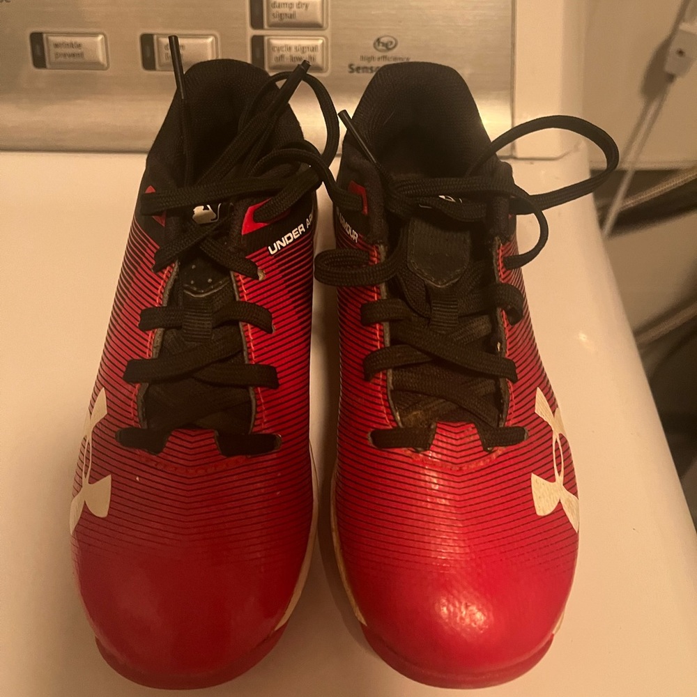 Kids Under Armour baseball cleats size 11